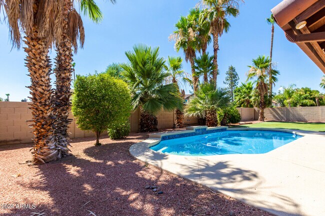 Foto del edificio - 15824 N 60th St