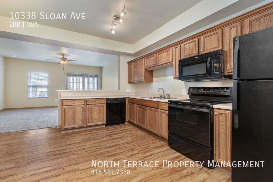 Updated 2BR Townhome Near The Legends Townhouse for Rent in Kansas