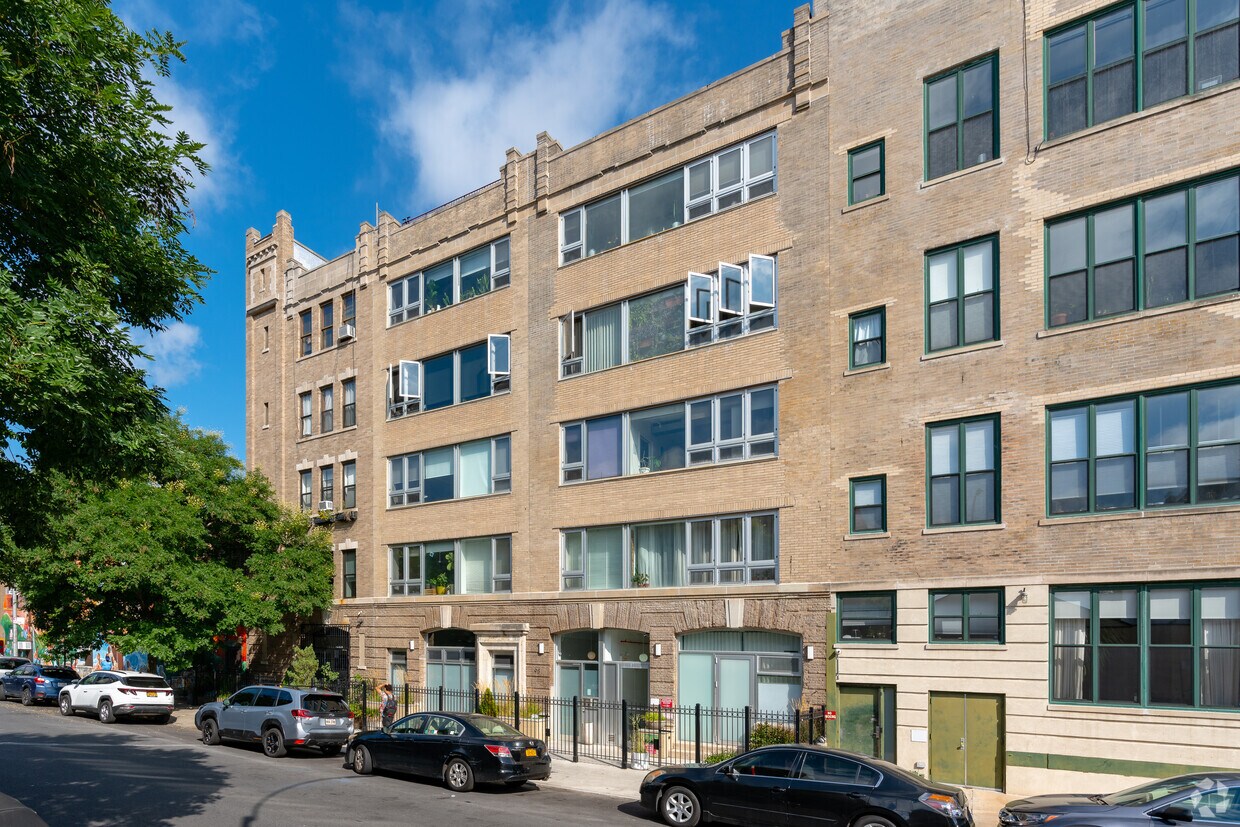 Primary Photo - Lofts On Lex