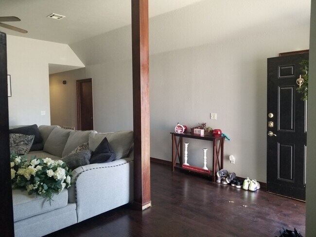 Foto del edificio - 2023 E Connell Ave