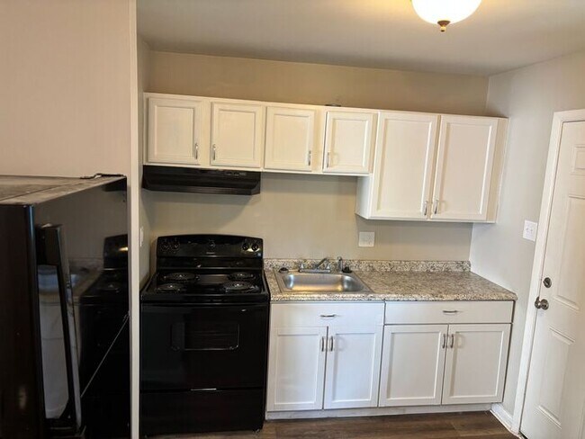Foto del edificio - Charming 2-bedroom and 1-bathroom house lo...
