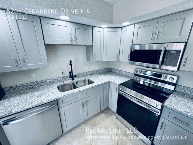 Building Photo - 5205 Cedarbend Dr