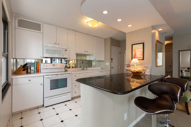 Foto del edificio - 1313 N Ritchie Ct