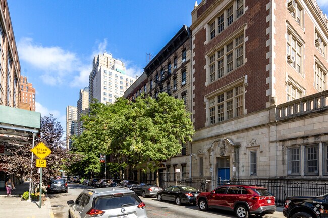 Building Photo - 319 E 95th St
