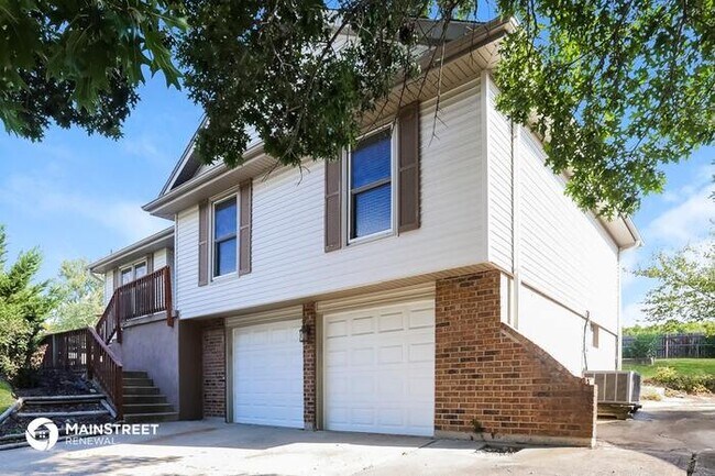 Building Photo - 2405 Bridger Dr, Independence, MO 64057