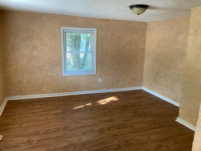 Building Photo - 2 BEDROOM 1 BATHROOM HOUSE FOR RENT
