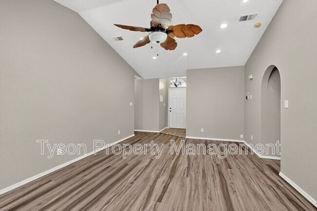 Foto del edificio - 1409 Stoneway Dr NW