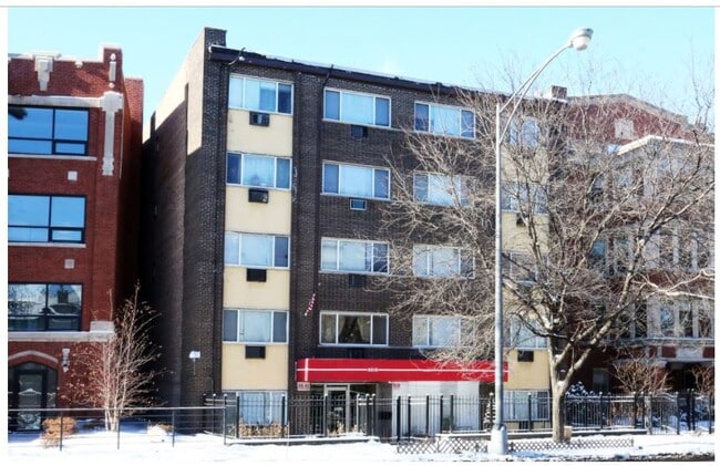 Building Photo - 6910 N Sheridan Rd