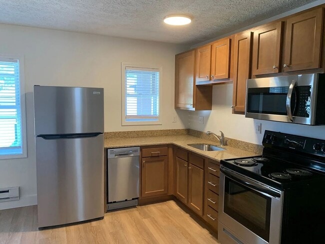 Building Photo - 400-402 S Henderson