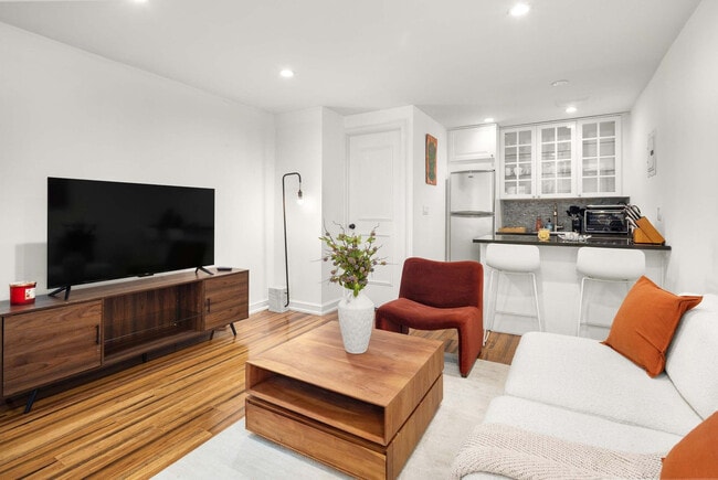 Building Photo - 49 W 16th St