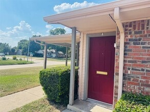 Building Photo - 1320 Bluffview Dr