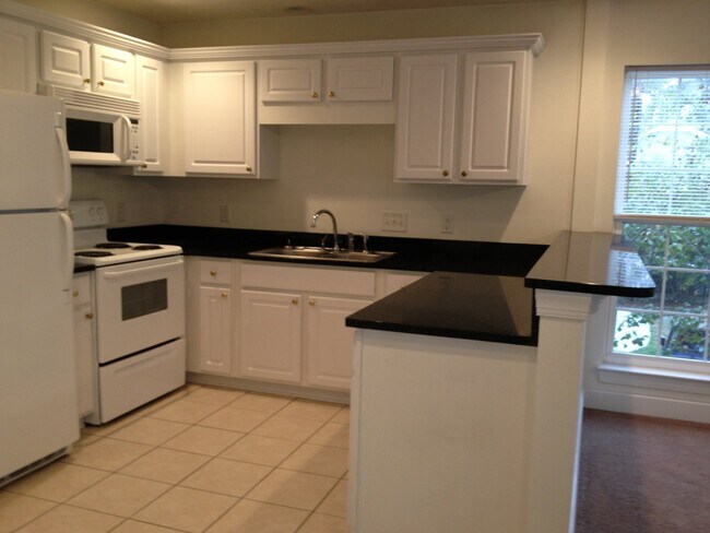 Foto del edificio - 1016 Hickory Dr