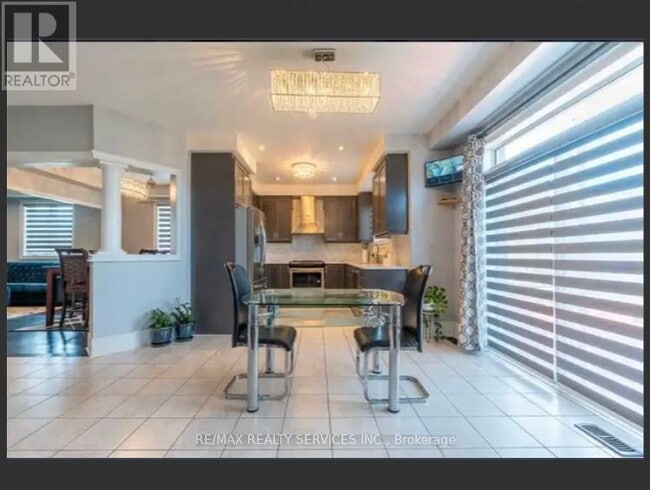 Photo du bâtiment - 1009 Upper Thames Dr