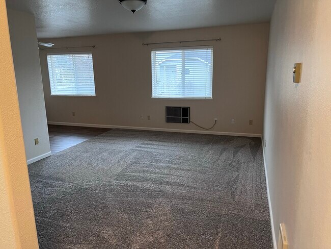 Building Photo - 5536 Glenridge Way