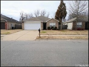 Building Photo - 316 Saunders Dr