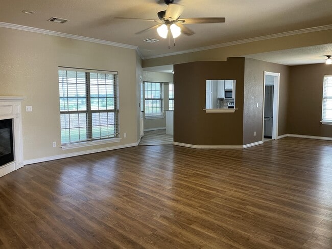 Building Photo - 2405 Headwind Dr