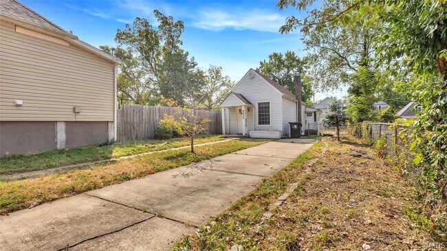 Foto del edificio - 6622 Crest Ave