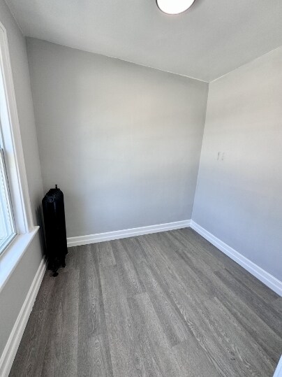 Photo du bâtiment - 1518 University Ave W