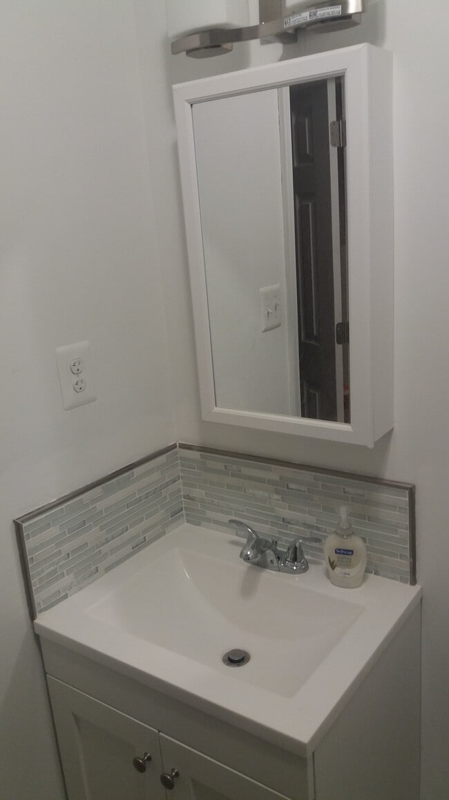 Building Photo - 32 Alexandria Dr