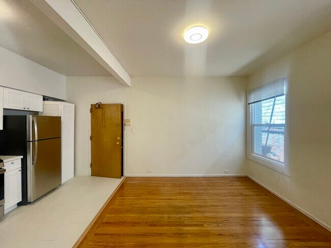 Foto del edificio - CHINATOWN - 2 Bedroom/ 1 Bathroom Apartmen...