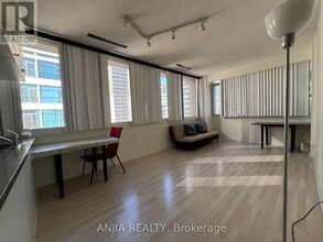 Building Photo - 555 Yonge St