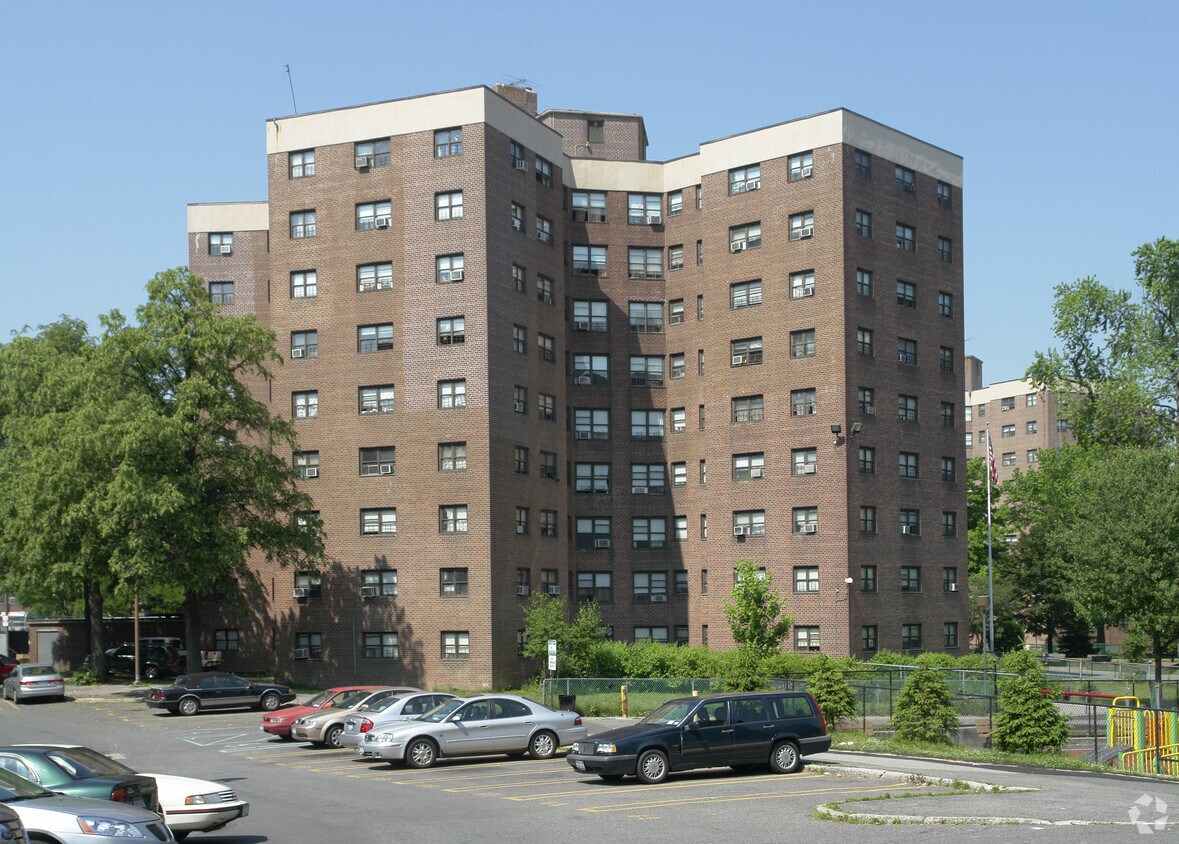 Primary Photo - 33 Grove St