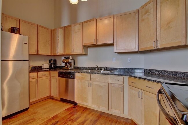 Building Photo - 589 Atwells Ave