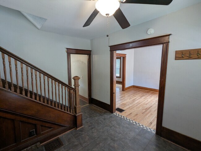 Building Photo - 918 S Goodman St