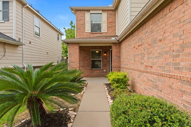 Building Photo - Spacious 5-Bedroom Rental with Modern Appl...