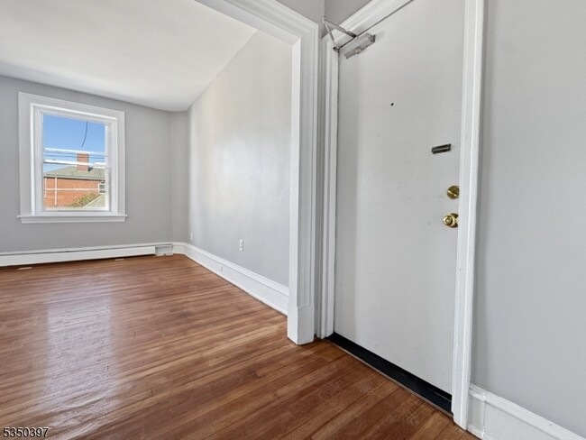Building Photo - 154 Hudson St
