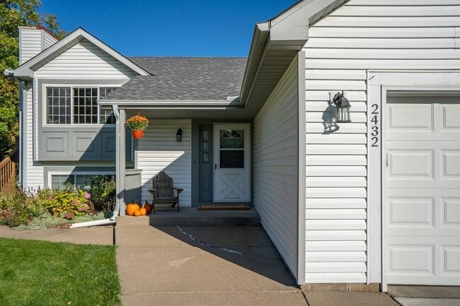 Building Photo - 2432 Henslow Ct N