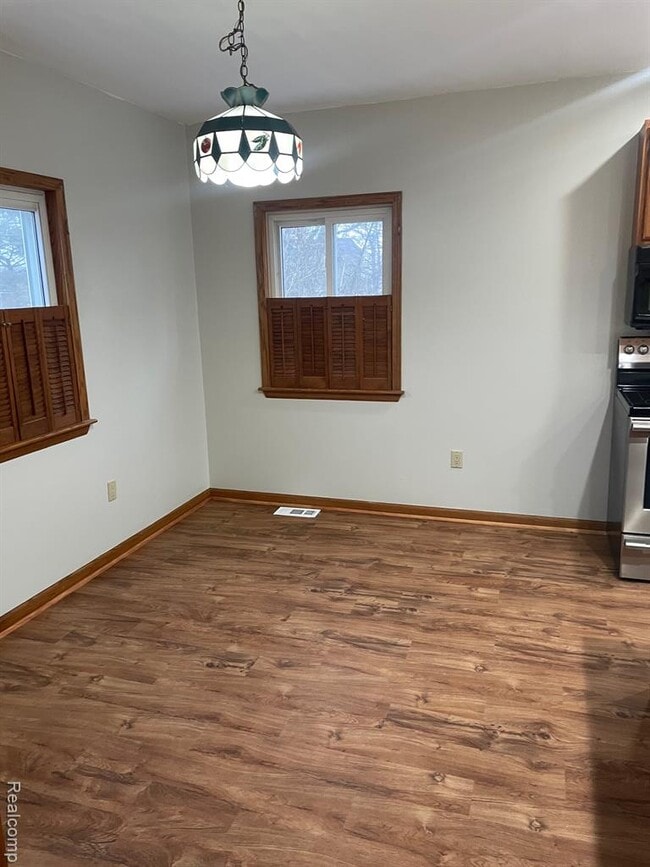 Foto del edificio - 239 Oxford Lake Dr