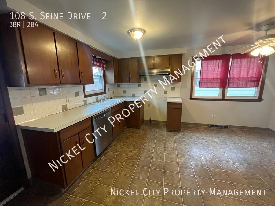 Primary Photo - 108 S Seine Dr