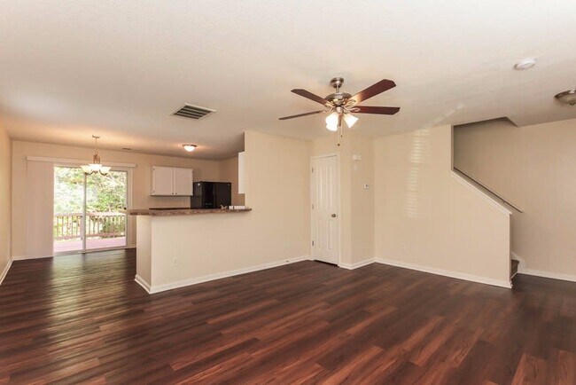 Building Photo - 11120 Northwoods Forest Dr