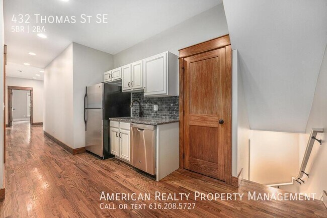 Foto del edificio - 432 Thomas St SE