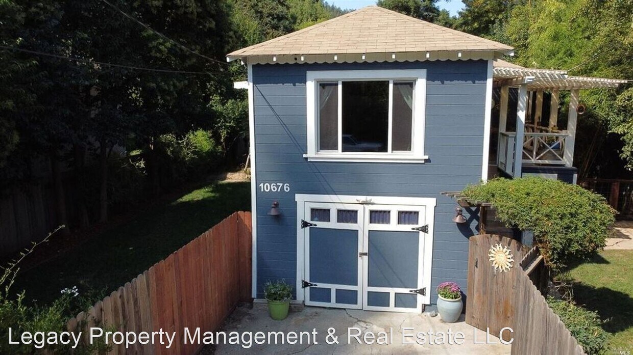 2 br, 1 bath House 10676 Forest Hills Road House Rental in