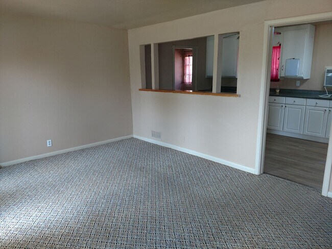 Foto del edificio - ALL PROSPECTIVE TENANTS MUST SUBMIT A $58 ...