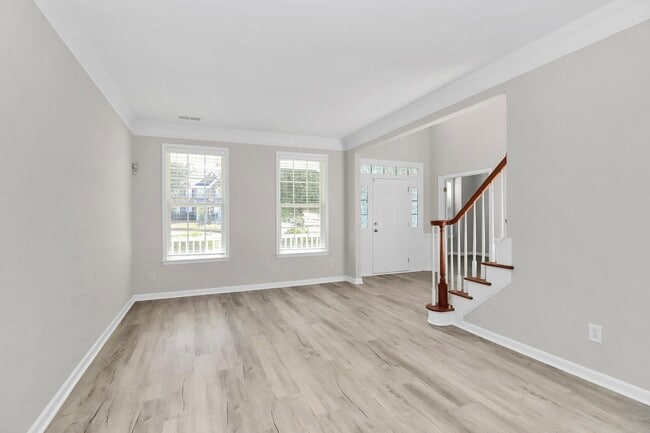 Building Photo - 2108 Oakcliffe Ct