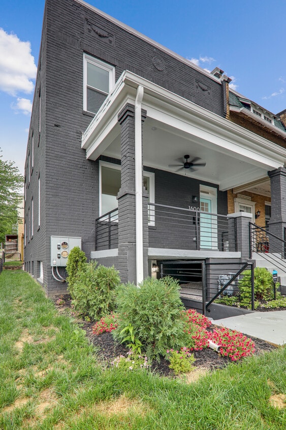 Primary Photo - 1600 Trinidad Ave NE