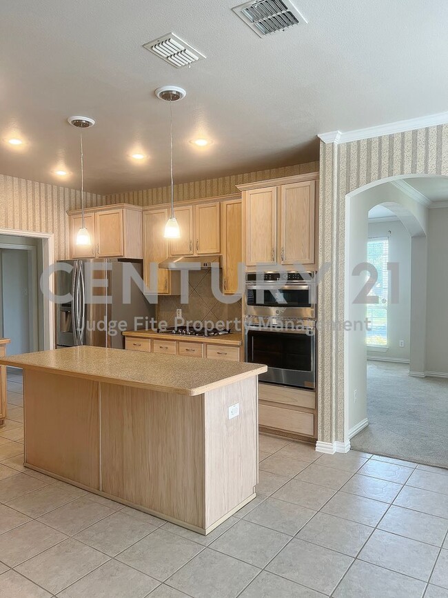 Building Photo - Spacious 2-Story 5/4/2 on Cul-de-sac in Ga...