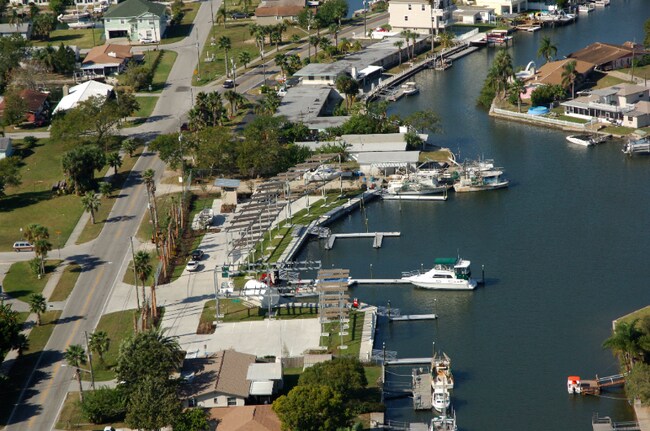 Foto del edificio - 6423 Harbor Dr