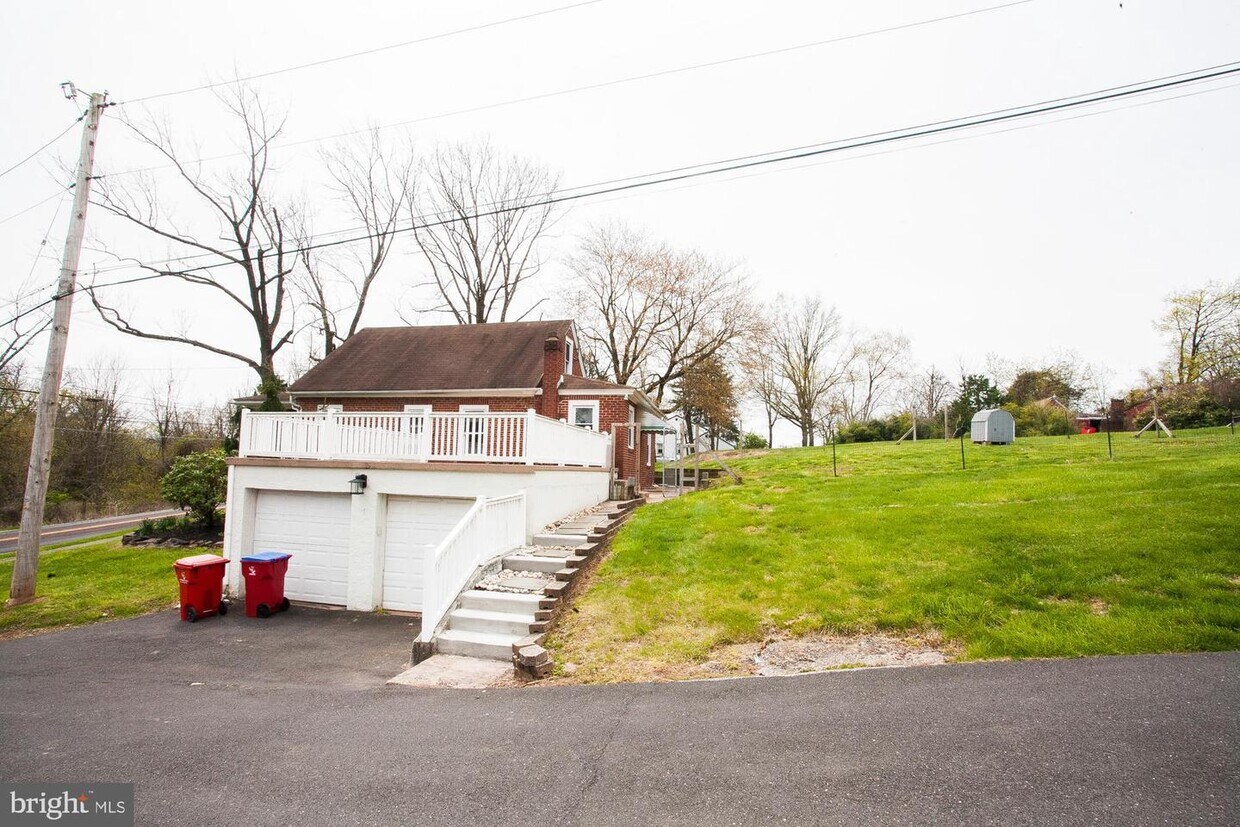 Primary Photo - 419 S Park Ave