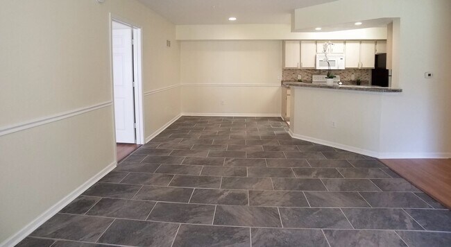 Foto del edificio - Gorgeous 2/2 condo for rent next to Waterf...