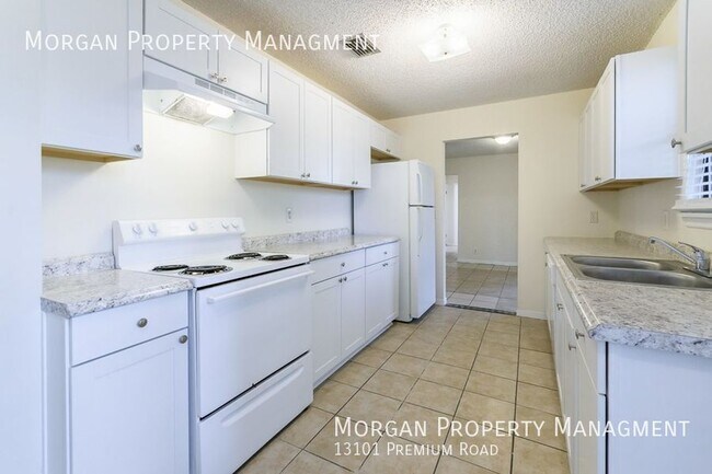 Foto del edificio - 13101 Premium Rd