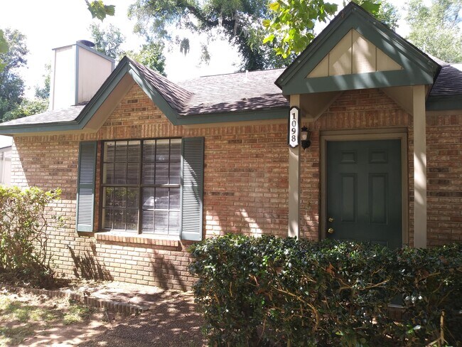 Foto del edificio - 1098 Rockbrook Ct