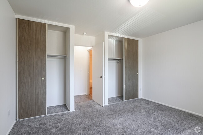 1BR, 1BA - 701SF - Bedroom - Towne Square Apartments and Townhomes