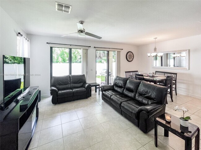 Foto del edificio - 4723 NW 59th St