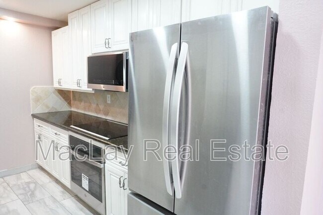 Foto del edificio - 10444 N 69th St