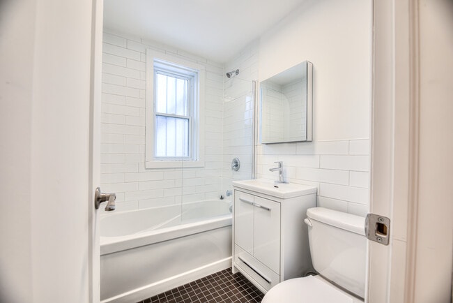 Photo du bâtiment - 659 Rue Jarry E
