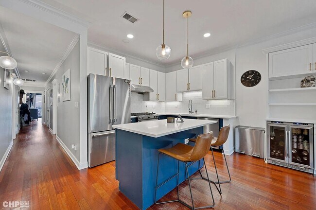Foto del edificio - 1035 W Madison St